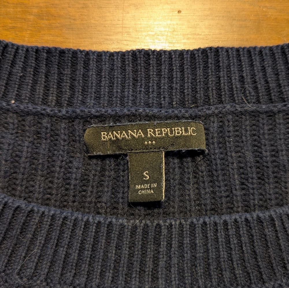 🌼 2/$15 - Banana Republic - Blue & White Striped Sweater - Picture 4 of 5